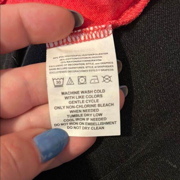 NWOT Chicago Blackhawks Red and White V-Neck 3/4 Sleeve Top. Size Medium - Picture 4 of 6